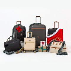 on all 3pc, 4pc, 5pc, & 6pc Luggage Sets