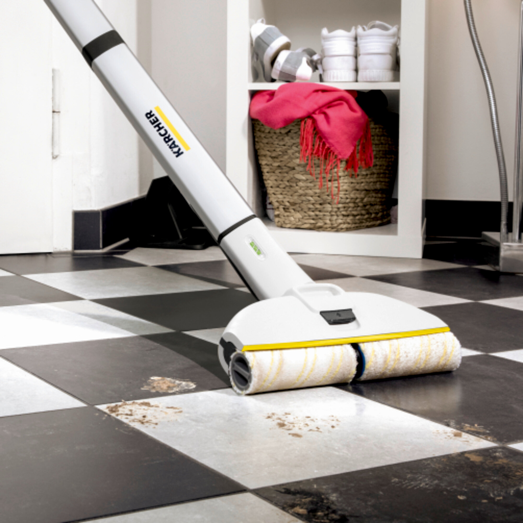 Electric wiping mop EWM 2: Removes spills and dried on liquid.